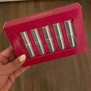 BRAND NEW UNOPENED CLINIQUE Kisses Lipstick Set